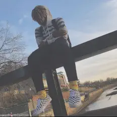 Poslechněte si interpreta Sadboyziggy, sledujte hudební videa, přečtěte si životopis, podívejte se na data turné a další informace.