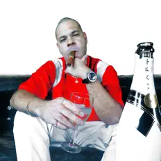 CHG을(를) 듣고, 뮤직 비디오를 보고, 약력을 읽고, 투어 일정 등을 확인하세요!