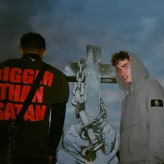 OurWorldを聴いたり、ミュージックビデオを鑑賞したり、経歴やツアー日程などを確認したりしましょう！