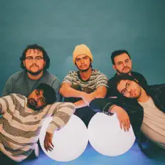 收听 Mahogany Purple、观看音乐视频、阅读小传、查看巡演日期等 ！