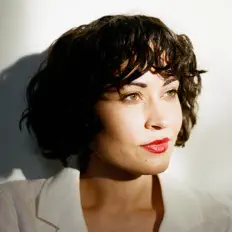 Listen to Hanna Benn, watch music videos, read bio, see tour dates & more!