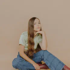 Escucha a ASHA, mira videos musicales, lee su biografía, consulta las fechas de las gira y más.