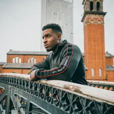 Escucha a Xavir, mira videos musicales, lee su biografía, consulta las fechas de las gira y más.