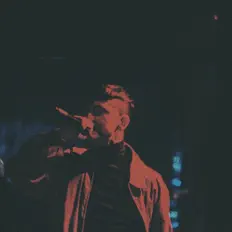 Escucha a Enat, mira videos musicales, lee su biografía, consulta las fechas de las gira y más.