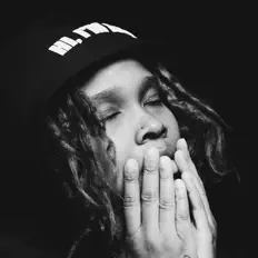 聆聽 Lena L.、觀看音樂影片、閱讀小傳、查看巡演日期等！