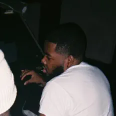 7 Sent을(를) 듣고, 뮤직 비디오를 보고, 약력을 읽고, 투어 일정 등을 확인하세요!