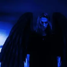 Posłuchaj wykonawcy Legion, obejrzyj teledyski, przeczytaj biografię, zobacz daty tras koncertowych i nie tylko!