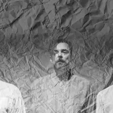 The Infinite Threeを聴いたり、ミュージックビデオを鑑賞したり、経歴やツアー日程などを確認したりしましょう！