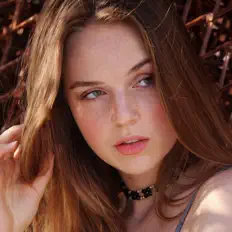 Lea Louisaを聴いたり、ミュージックビデオを鑑賞したり、経歴やツアー日程などを確認したりしましょう！