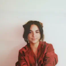 Ouça Carly Lö, assista a videoclipes, leia a biografia, veja as datas das turnês e mais!