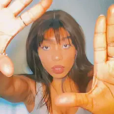 Imaari Marcsを聴いたり、ミュージックビデオを鑑賞したり、経歴やツアー日程などを確認したりしましょう！