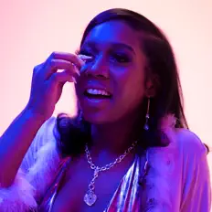 收听 shalyse、观看音乐视频、阅读小传、查看巡演日期等 ！