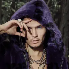 DIRTY CHAINS dinle, müzik videolarını izle, biyografisini oku, tur tarihlerini ve daha fazlasını gör!