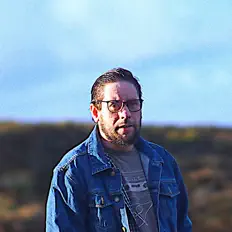 Poslechněte si interpreta Felix Saunders, sledujte hudební videa, přečtěte si životopis, podívejte se na data turné a další informace.