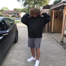 MarGielaa Mof सुनें, म्यूज़िक वीडियो देखें, बायो पढ़ें, दौरे की तारीखें और बहुत कुछ देखें!