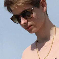 Dengarkan VILLX, tonton video musik, baca bio, lihat tanggal tur & lainnya!