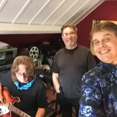 Ascolta Bandana, guarda video musicali, leggi la biografia, vedi le date del tour & altro!