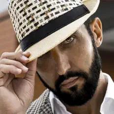 聆聽 GIANCARLO、觀看音樂影片、閱讀小傳、查看巡演日期等！