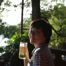 Poslechněte si interpreta Wang Qian, sledujte hudební videa, přečtěte si životopis, podívejte se na data turné a další informace.