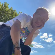 Écoutez BACXSEAT, regardez des vidéoclips, lisez la biographie, consultez les dates de tournée et plus encore !