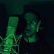 Jaquellを聴いたり、ミュージックビデオを鑑賞したり、経歴やツアー日程などを確認したりしましょう！