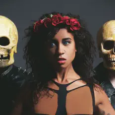 Dengarkan Lioness, tonton video musik, baca bio, lihat tanggal tur & lainnya!