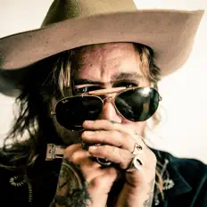 Escucha a Dakota Smith, mira videos musicales, lee su biografía, consulta las fechas de las gira y más.