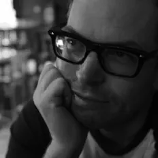 Dave Pierceを聴いたり、ミュージックビデオを鑑賞したり、経歴やツアー日程などを確認したりしましょう！