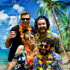 Escucha a Sesh, mira videos musicales, lee su biografía, consulta las fechas de las gira y más.