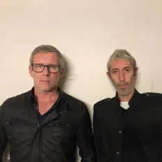 HFDTを聴いたり、ミュージックビデオを鑑賞したり、経歴やツアー日程などを確認したりしましょう！