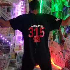 Que Pachino सुनें, म्यूज़िक वीडियो देखें, बायो पढ़ें, दौरे की तारीखें और बहुत कुछ देखें!