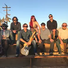Dengarkan The Walcotts, tonton video musik, baca bio, lihat tanggal tur & lainnya!