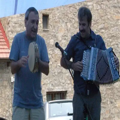 Listen to Tapia eta Leturia, watch music videos, read bio, see tour dates & more!