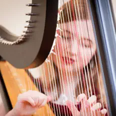 Poslechněte si interpreta Arianna Worthen, sledujte hudební videa, přečtěte si životopis, podívejte se na data turné a další informace.