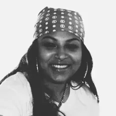 Kmt सुनें, म्यूज़िक वीडियो देखें, बायो पढ़ें, दौरे की तारीखें और बहुत कुछ देखें!