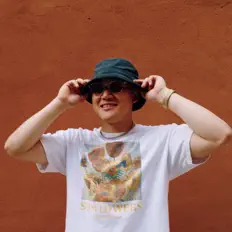 Ascolta WOON, guarda video musicali, leggi la biografia, vedi le date del tour & altro!