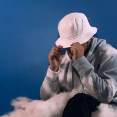 聆聽 Roz、觀看音樂影片、閱讀小傳、查看巡演日期等！