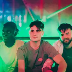 聆聽 Just Wondering、觀看音樂影片、閱讀小傳、查看巡演日期等！