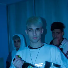 PETOを聴いたり、ミュージックビデオを鑑賞したり、経歴やツアー日程などを確認したりしましょう！