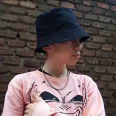 Zahkを聴いたり、ミュージックビデオを鑑賞したり、経歴やツアー日程などを確認したりしましょう！