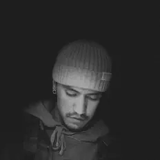 Poslechněte si interpreta Gardouja, sledujte hudební videa, přečtěte si životopis, podívejte se na data turné a další informace.