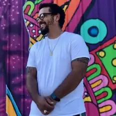 Ouve BIG Q, vê vídeos de música, lê a biografia, vê as datas da digressão e muito mais!