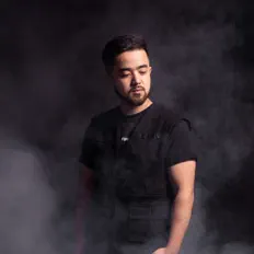 Posłuchaj wykonawcy BADMOOOD, obejrzyj teledyski, przeczytaj biografię, zobacz daty tras koncertowych i nie tylko!