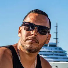 Dengarkan Izrael G, tonton video musik, baca bio, lihat tanggal tur & lainnya!