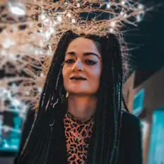 Dengarkan Geneviev, tonton video musik, baca bio, lihat tanggal tur & lainnya!