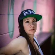 Antalai dinle, müzik videolarını izle, biyografisini oku, tur tarihlerini ve daha fazlasını gör!