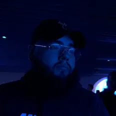 Poslechněte si interpreta Charcoal Avalon, sledujte hudební videa, přečtěte si životopis, podívejte se na data turné a další informace.