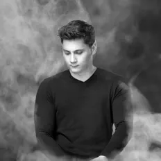 Ouça DRUU, assista a videoclipes, leia a biografia, veja as datas das turnês e mais!