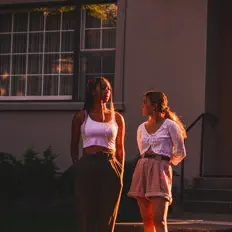 Escucha a Vviolet, mira vídeos musicales, lee la biografía, consulta fechas de giras y mucho más.