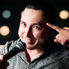 Poslechněte si interpreta Вадим Хан Хузин, sledujte hudební videa, přečtěte si životopis, podívejte se na data turné a další informace.